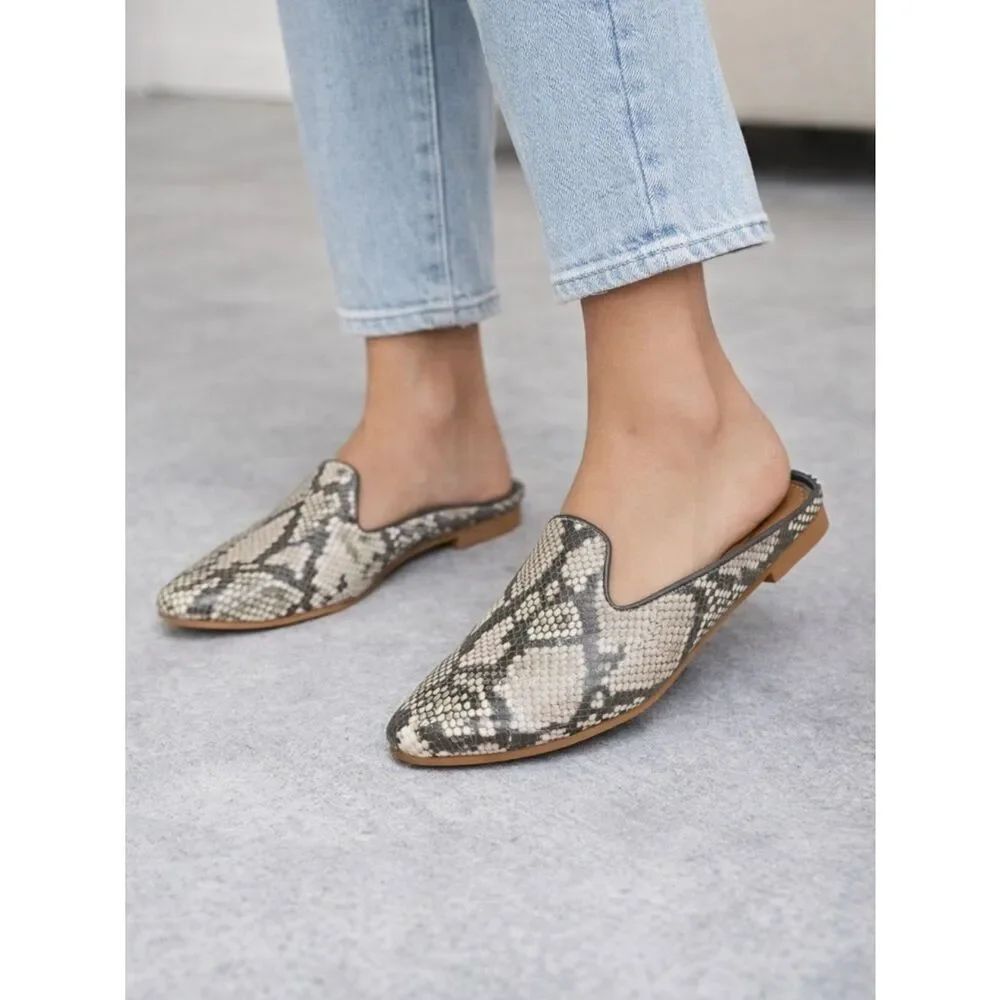 Universal Thread Faux Snakeskin Flats Women's Slip On Shoes Size 9